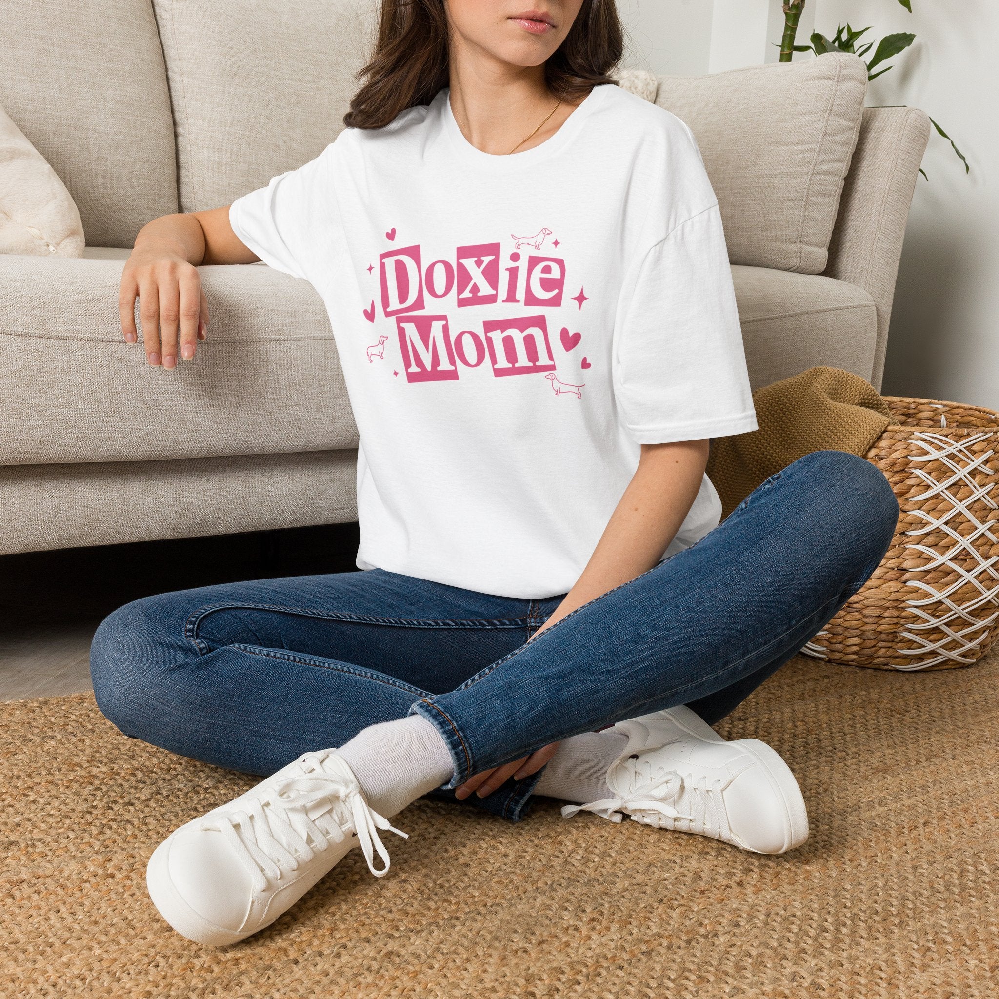 Doxie Mom T‑Shirt — Cute Pink Dachshund Mom Tee