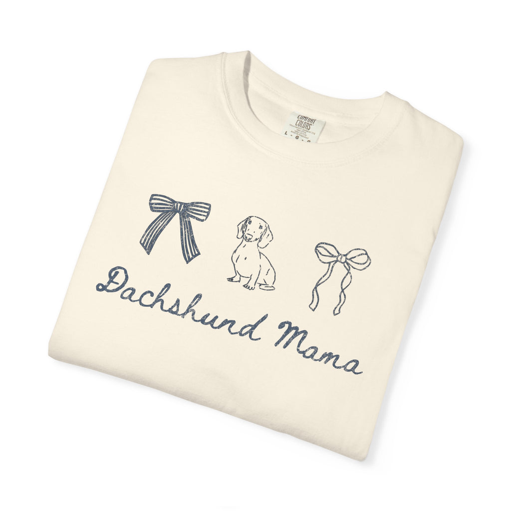 Dachshund Mama T-Shirt — Cute Paw Print & Bows Tee for Dog Lovers