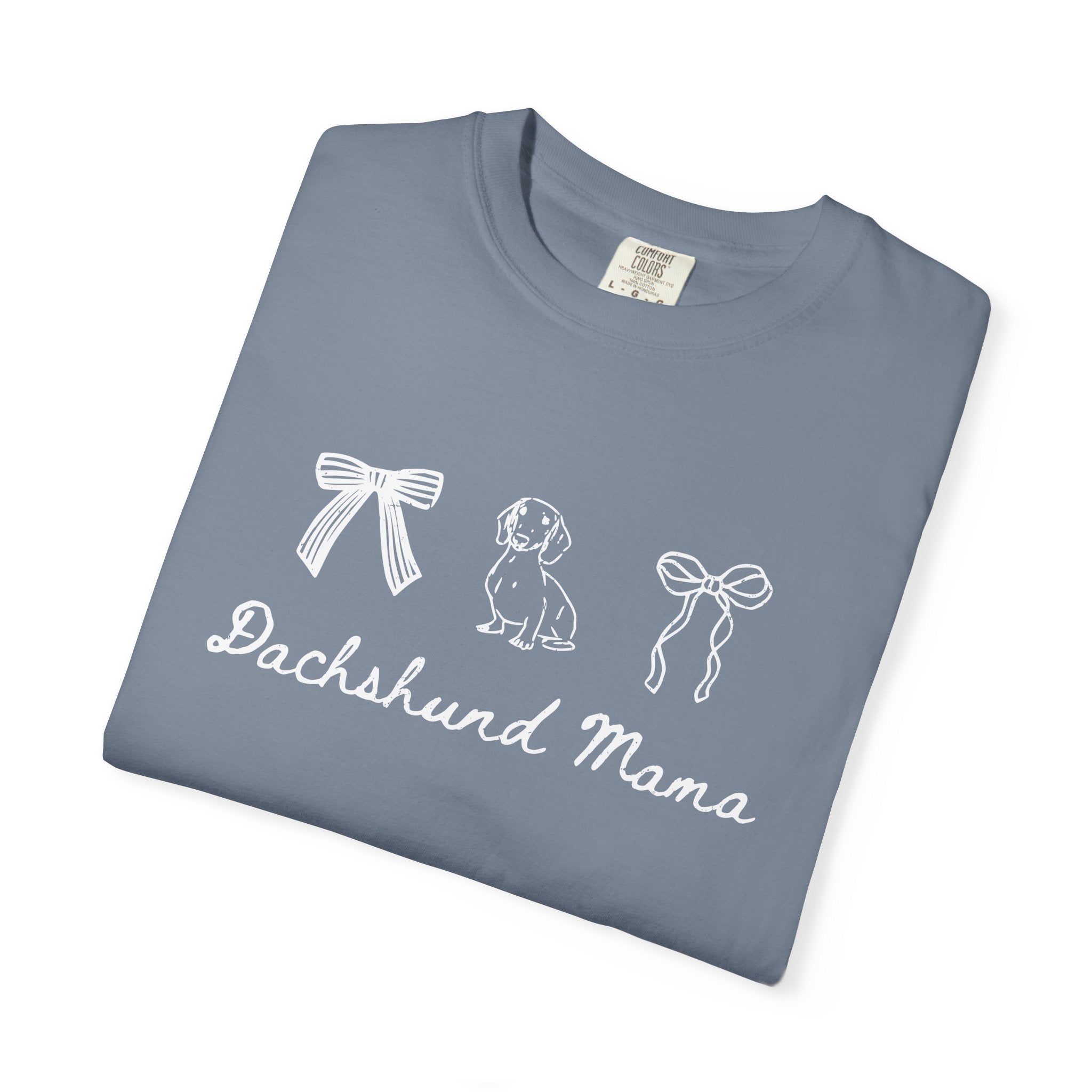Dachshund Mama T-Shirt — Cute Paw Print & Bows Tee for Dog Lovers