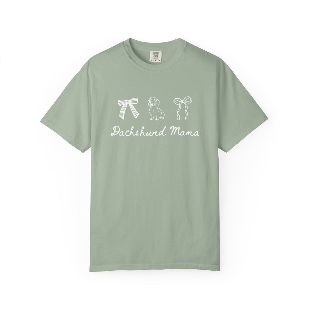 Dachshund Mama T-Shirt — Cute Paw Print & Bows Tee for Dog Lovers