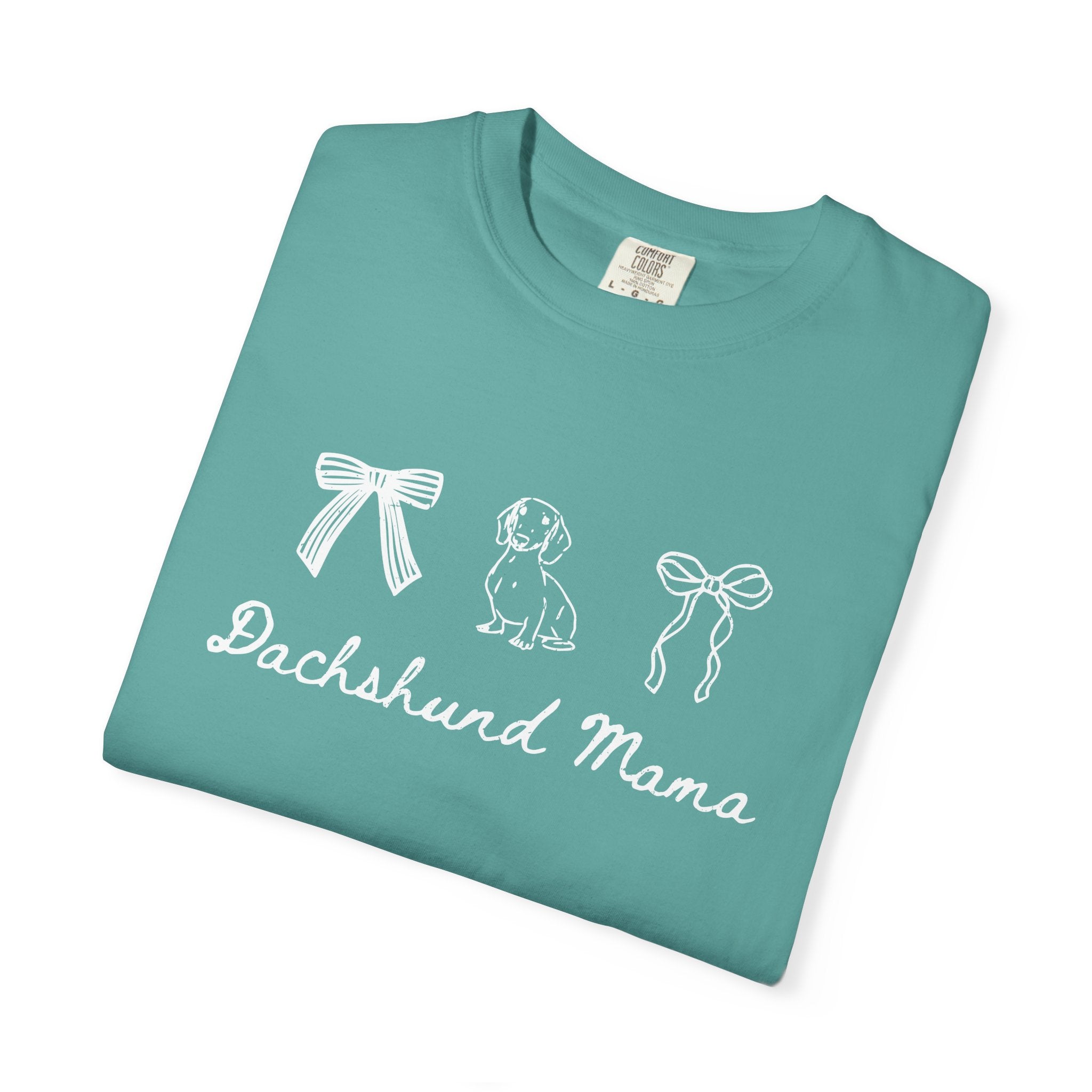 Dachshund Mama T-Shirt — Cute Paw Print & Bows Tee for Dog Lovers