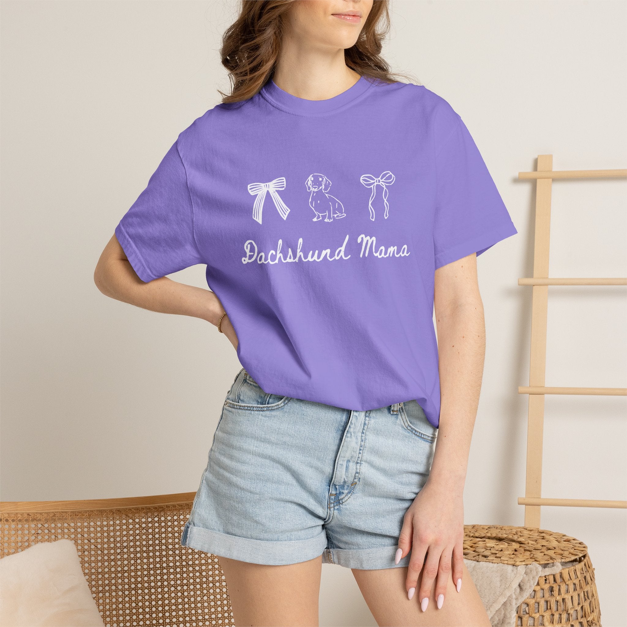 Dachshund Mama T-Shirt — Cute Paw Print & Bows Tee for Dog Lovers