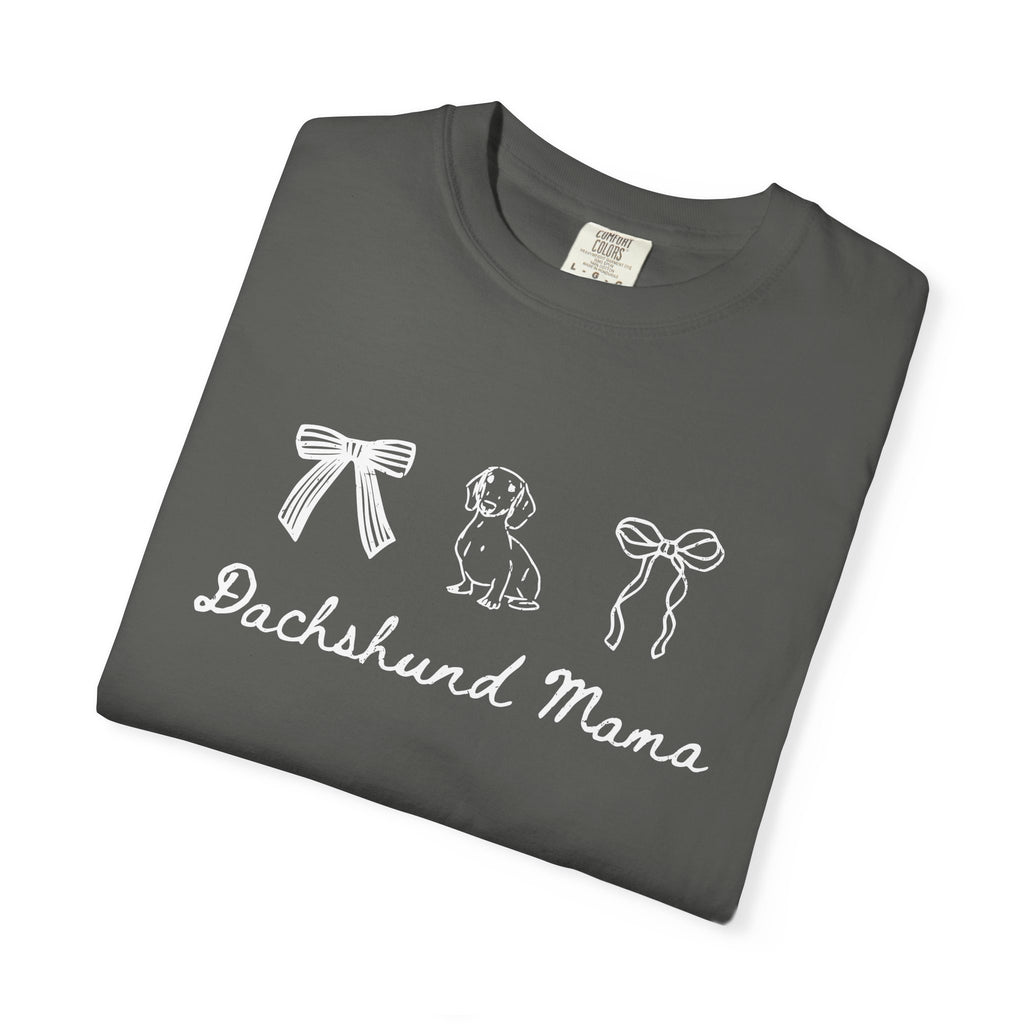 Dachshund Mama T-Shirt — Cute Paw Print & Bows Tee for Dog Lovers