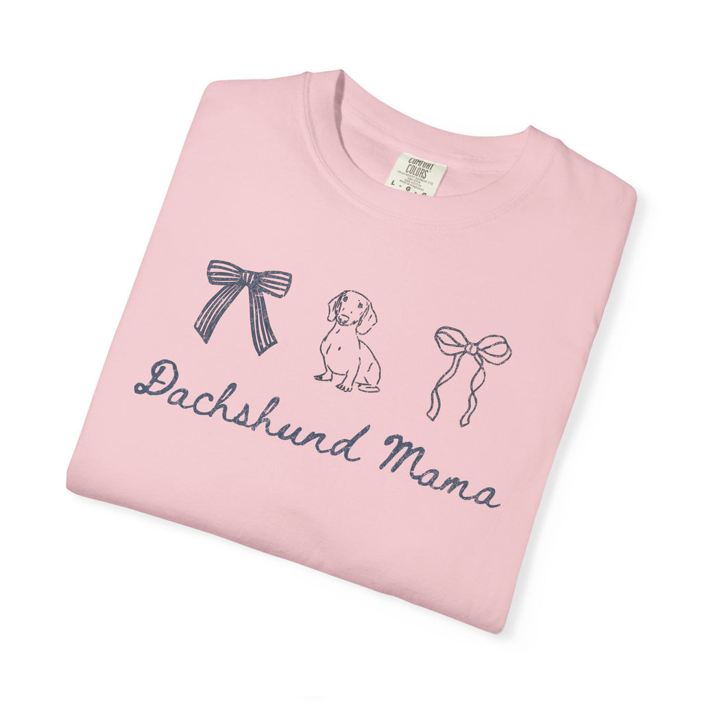 Dachshund Mama T-Shirt — Cute Paw Print & Bows Tee for Dog Lovers