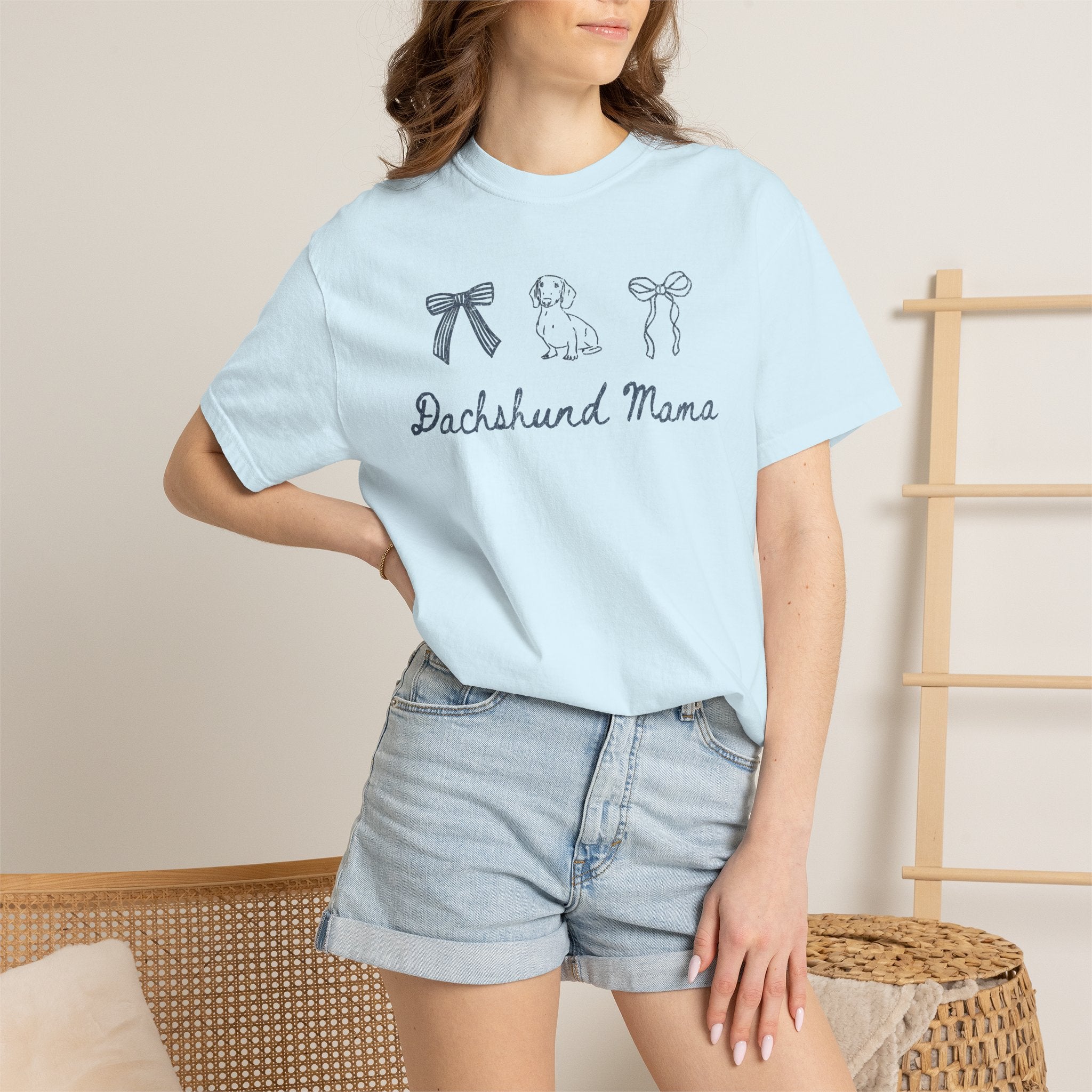 Dachshund Mama T-Shirt — Cute Paw Print & Bows Tee for Dog Lovers