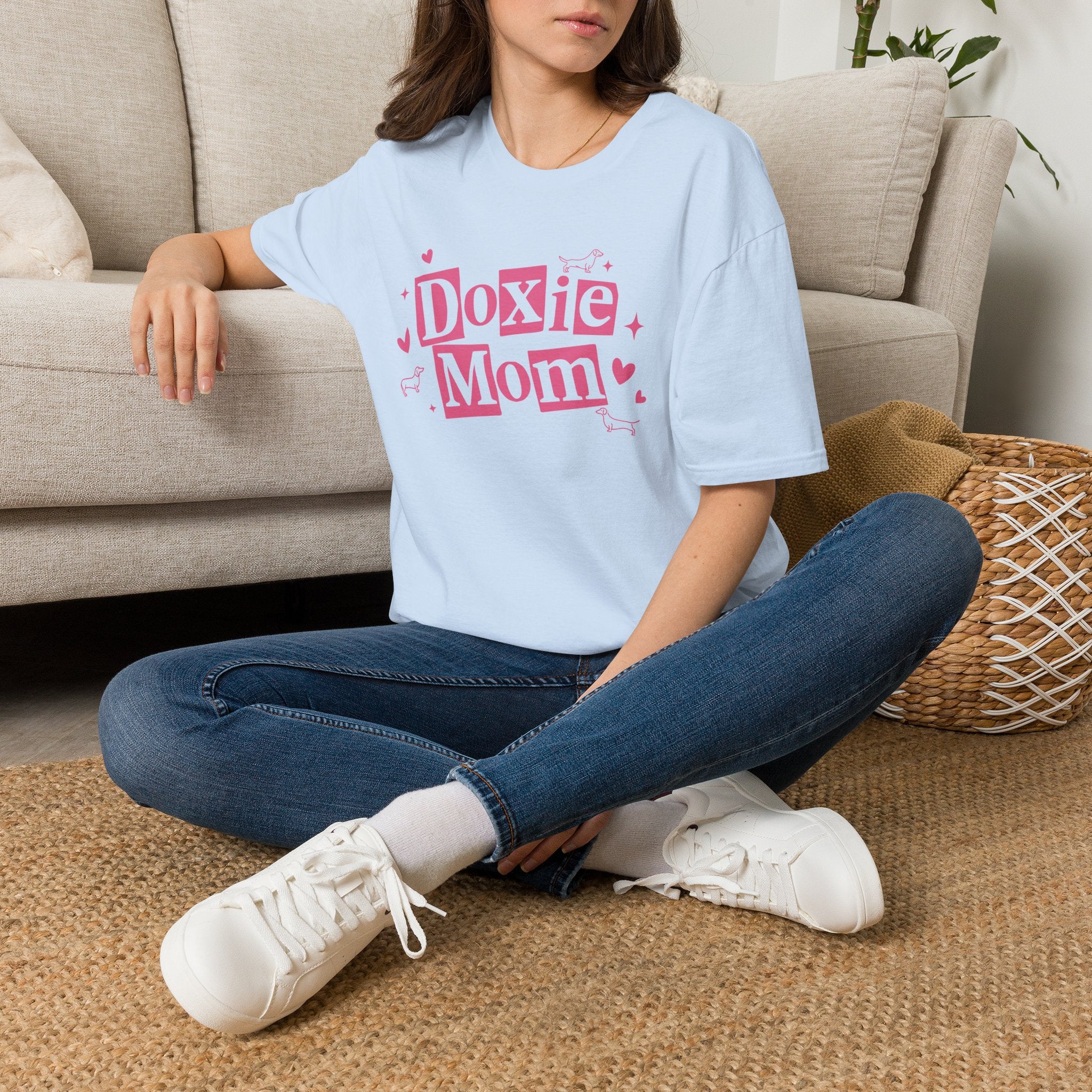 Doxie Mom T‑Shirt — Cute Pink Dachshund Mom Tee