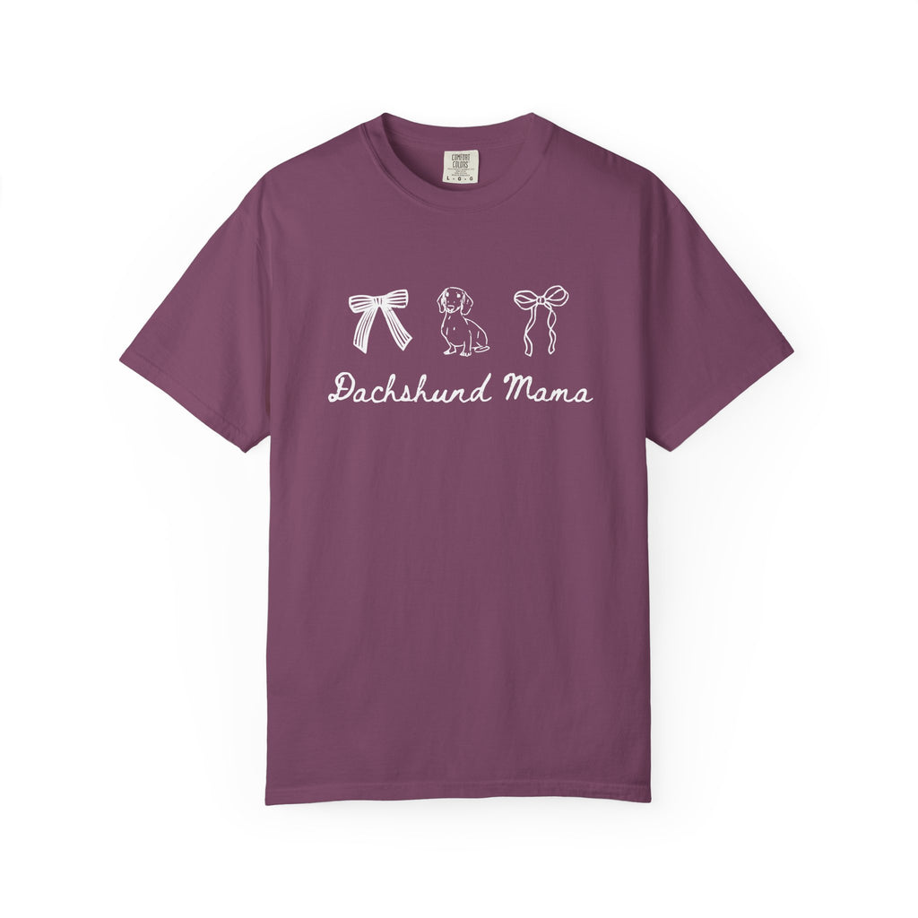 Dachshund Mama T-Shirt — Cute Paw Print & Bows Tee for Dog Lovers