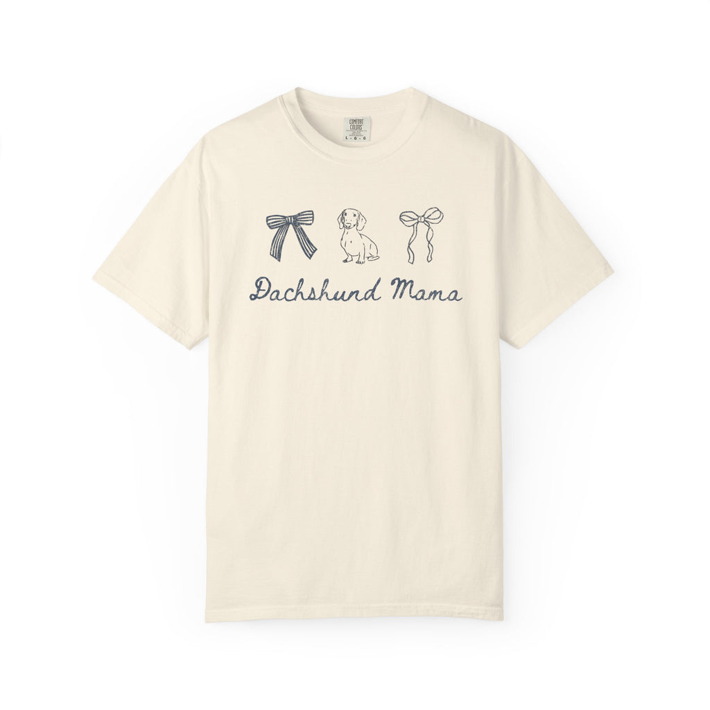 Dachshund Mama T-Shirt — Cute Paw Print & Bows Tee for Dog Lovers