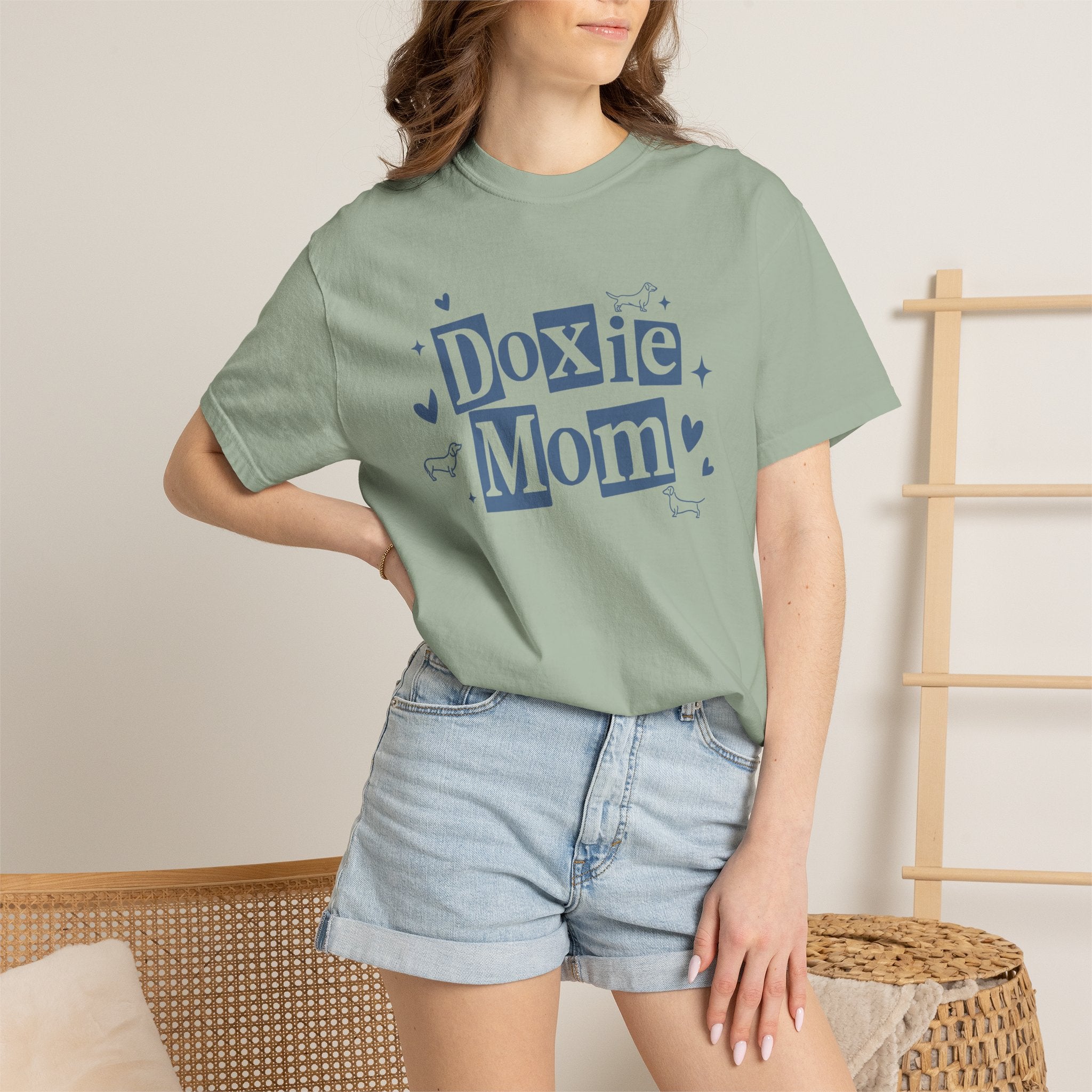 Doxie Mom T-Shirt — Cute Dachshund Mom Tee