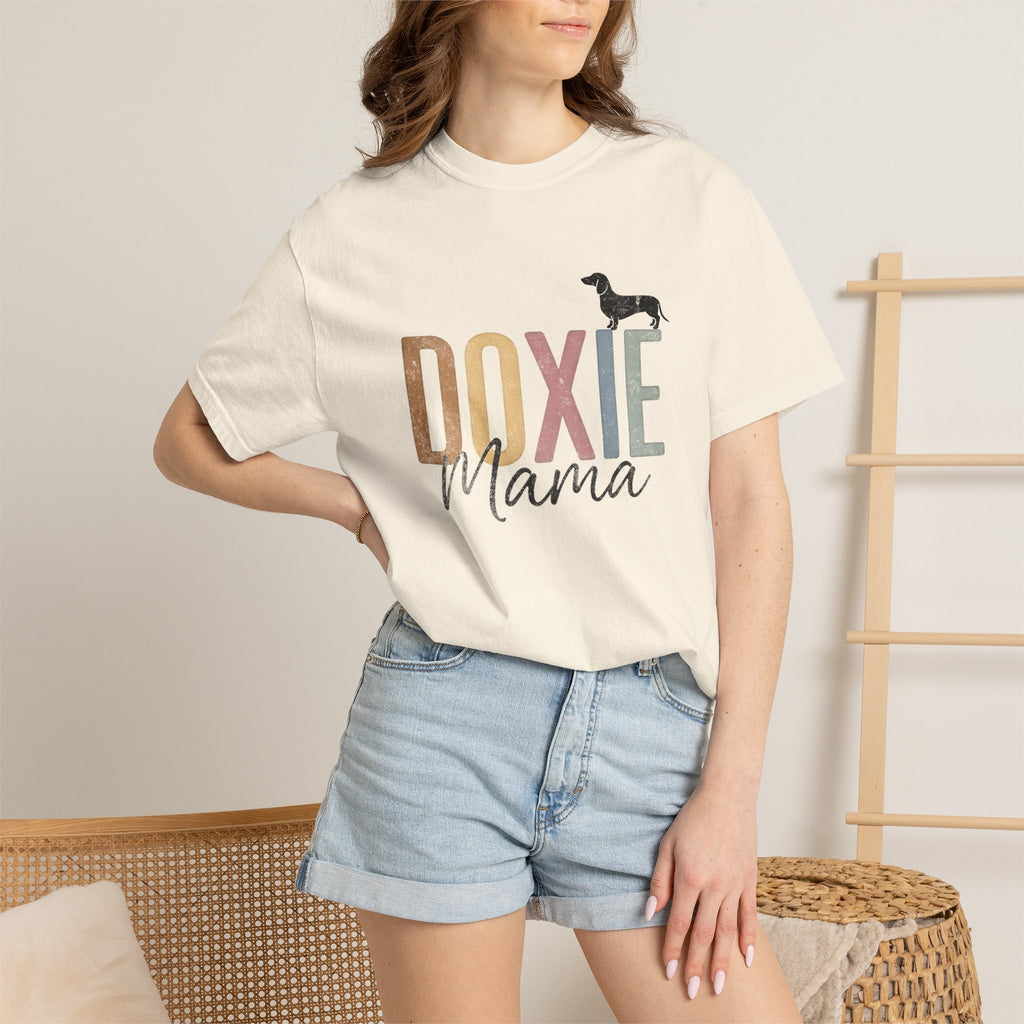 Retro Dachshund Mom Tee
