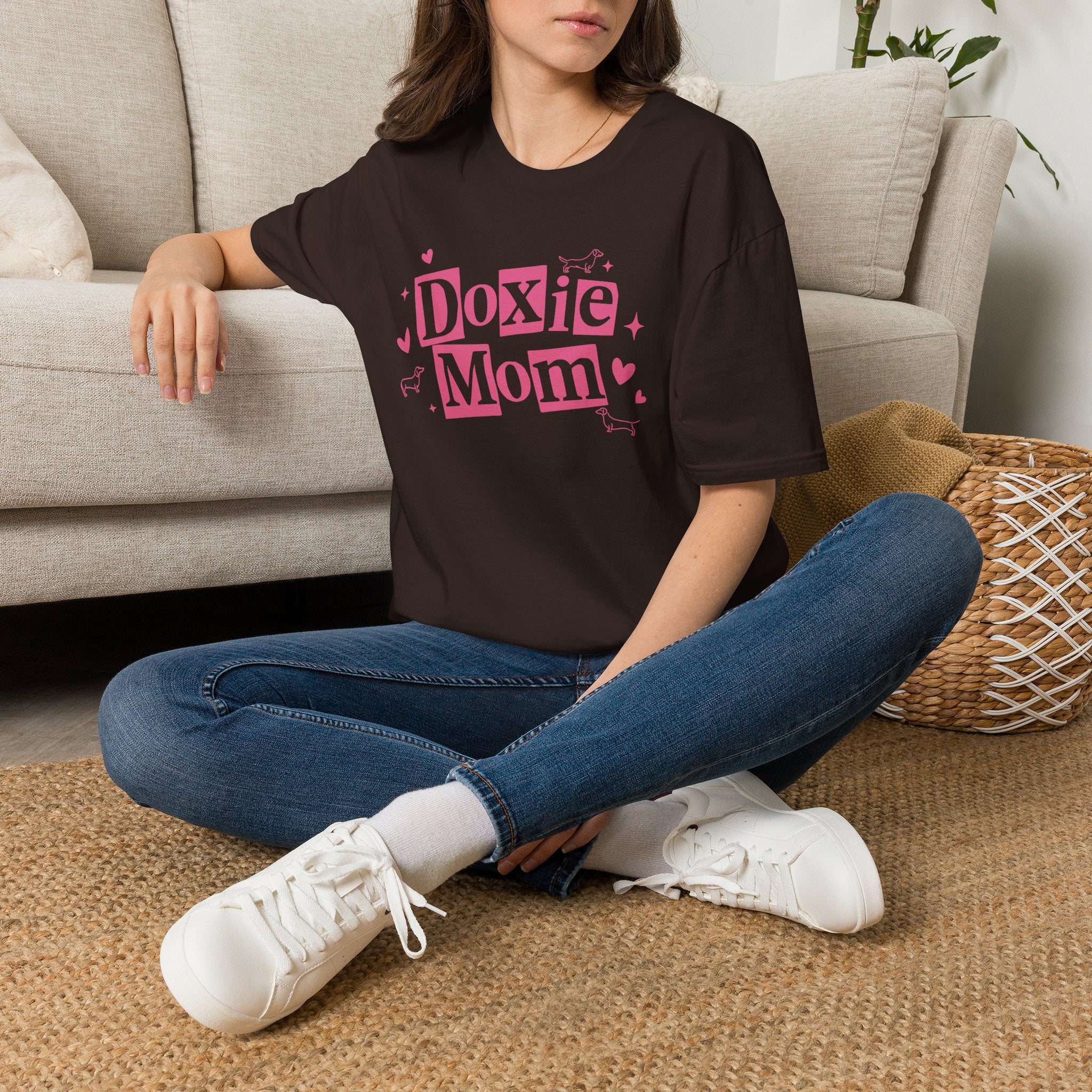 Doxie Mom T‑Shirt — Cute Pink Dachshund Mom Tee