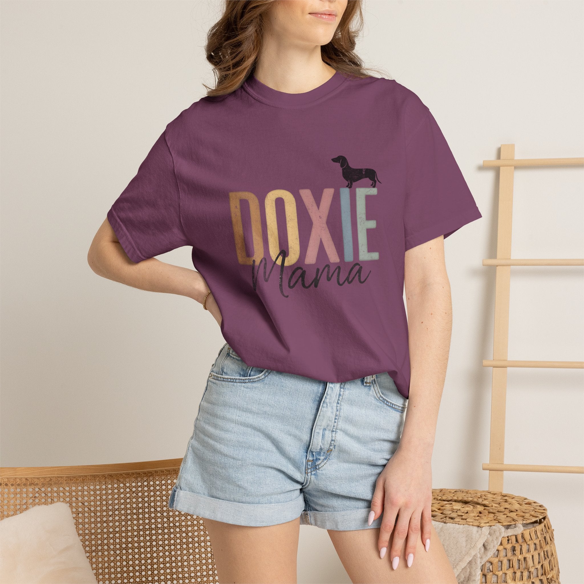 Retro Dachshund Mom Tee