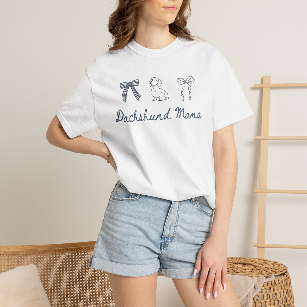 Dachshund Mama T-Shirt — Cute Paw Print & Bows Tee for Dog Lovers