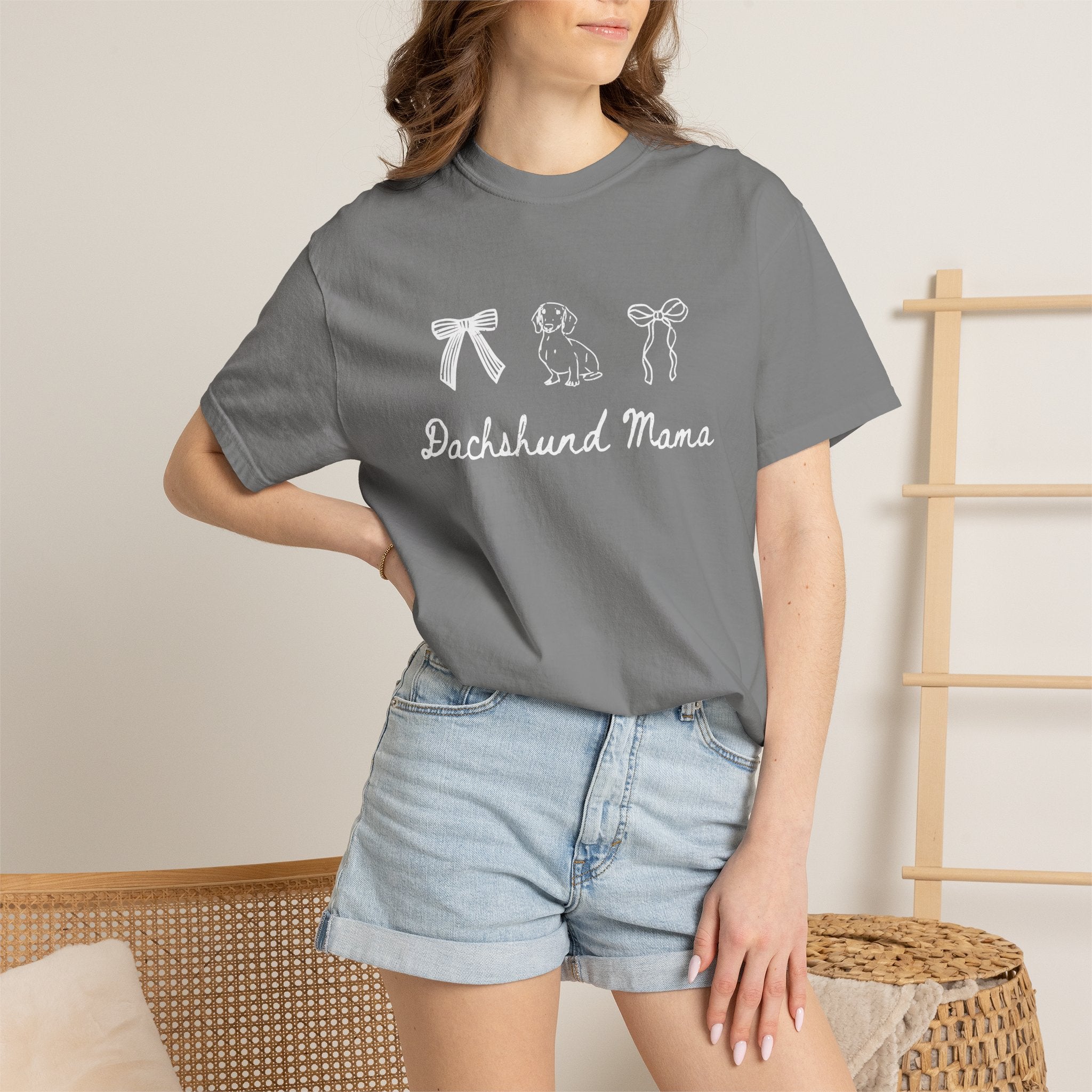 Dachshund Mama T-Shirt — Cute Paw Print & Bows Tee for Dog Lovers