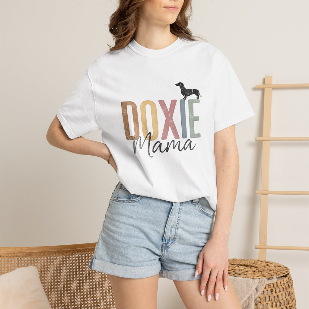 Retro Dachshund Mom Tee