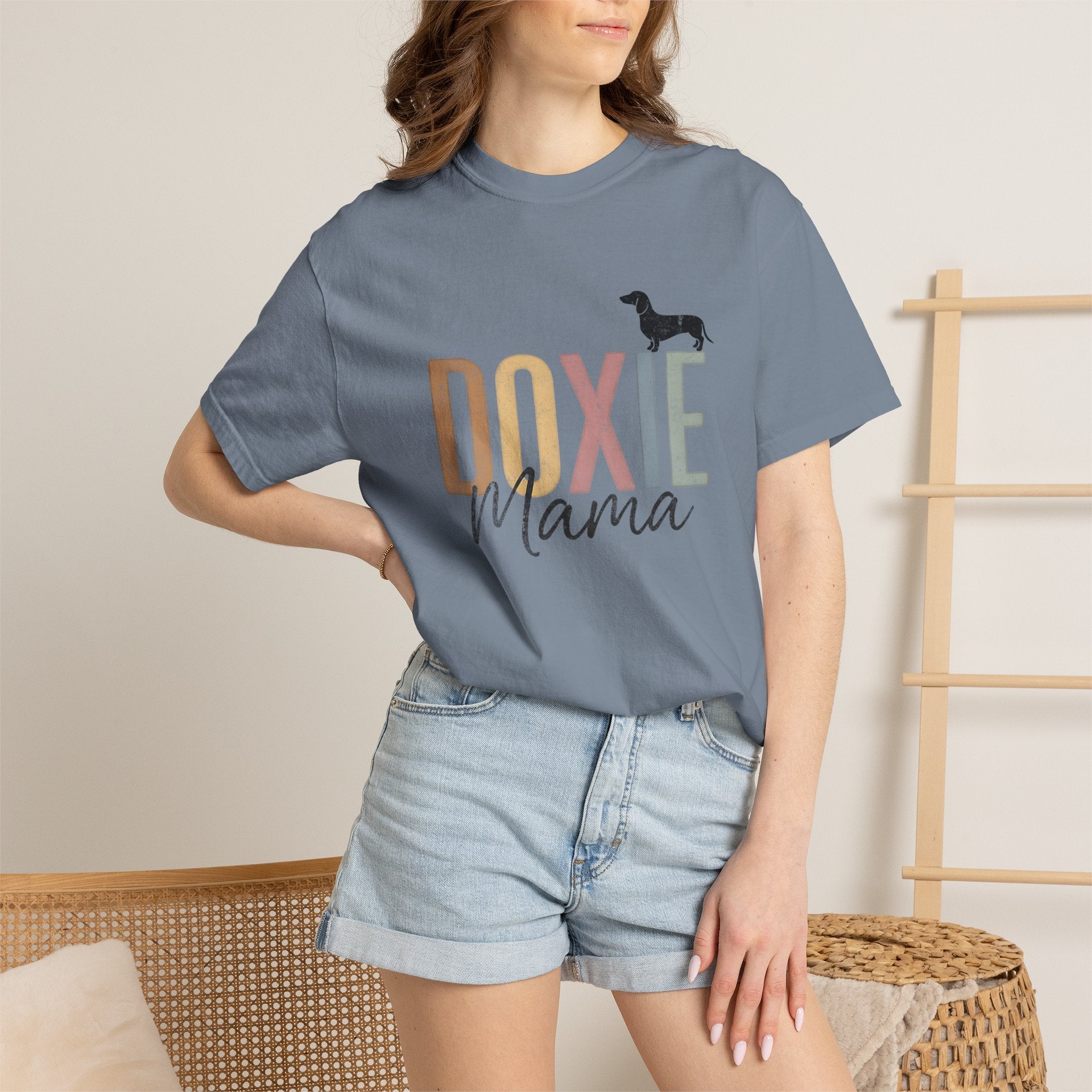 Retro Dachshund Mom Tee