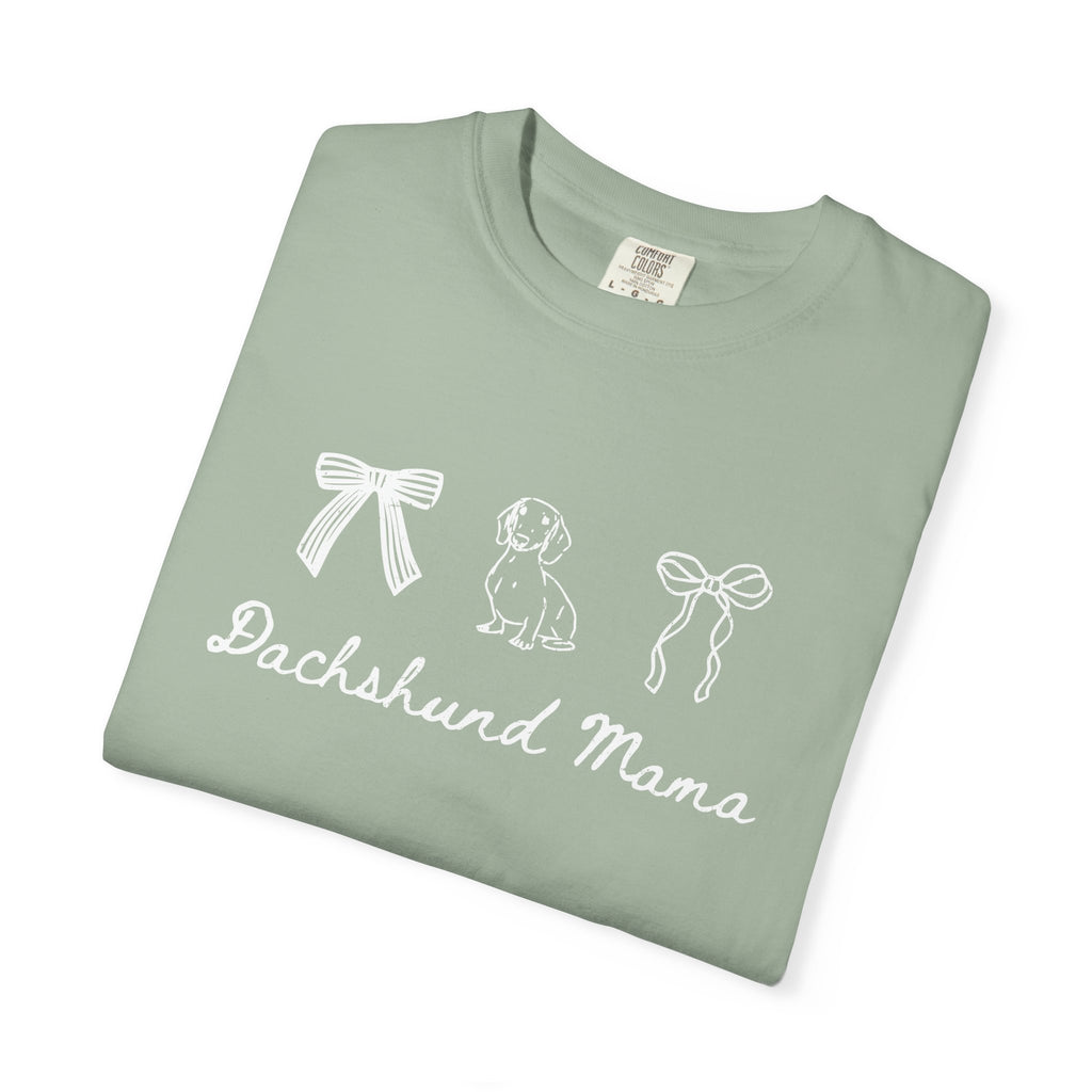 Dachshund Mama T-Shirt — Cute Paw Print & Bows Tee for Dog Lovers